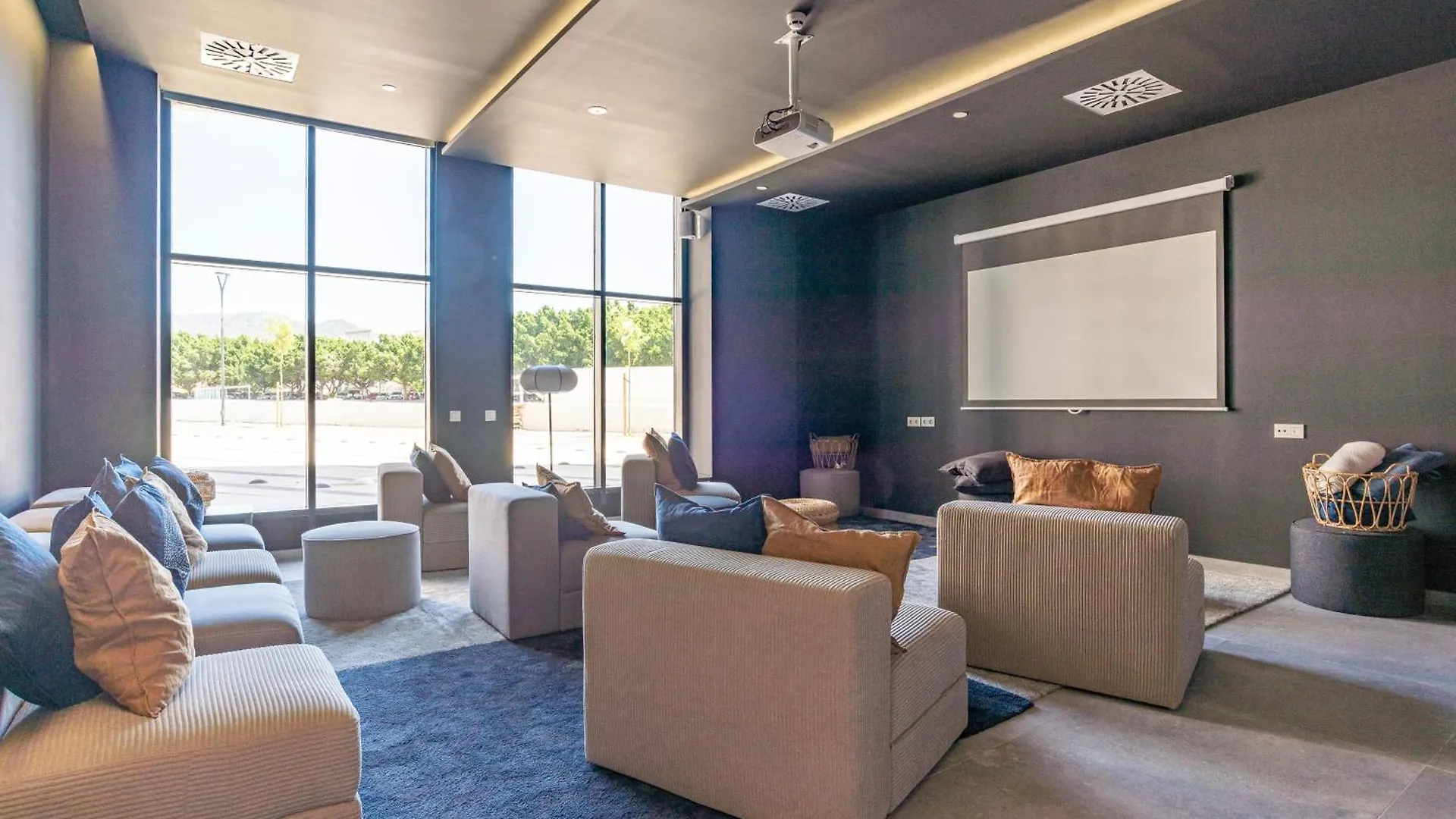 Skyline Rooftop Pool & Coworking By Ele Apartments 马拉加