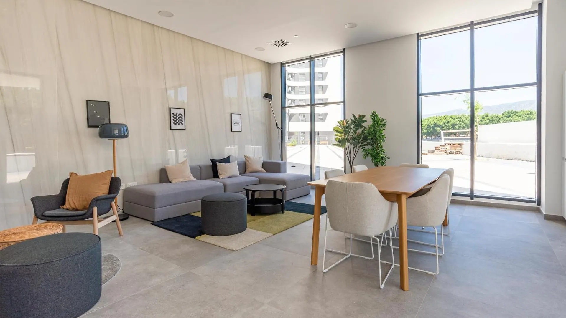 Skyline Rooftop Pool & Coworking By Ele Apartments Malaga