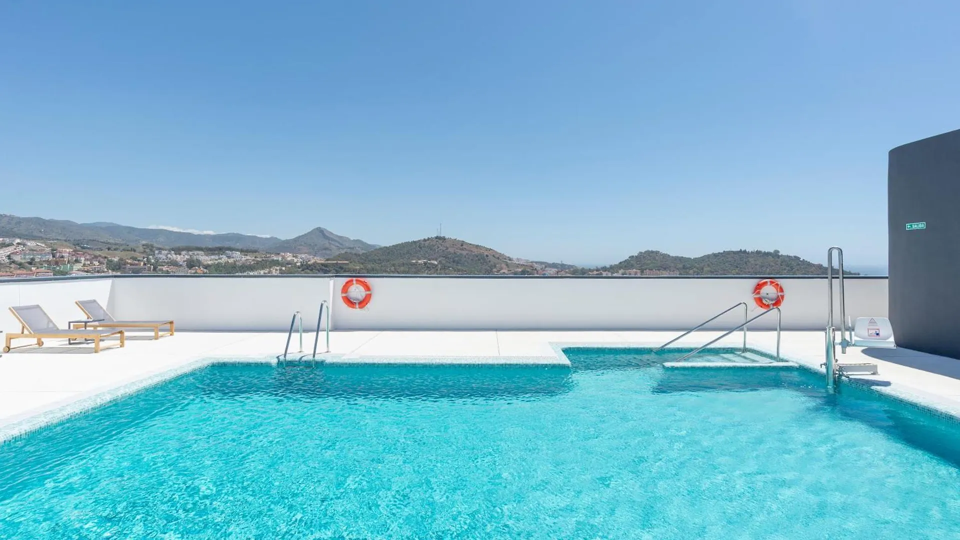 Skyline Rooftop Pool & Coworking By Ele Apartments Malaga