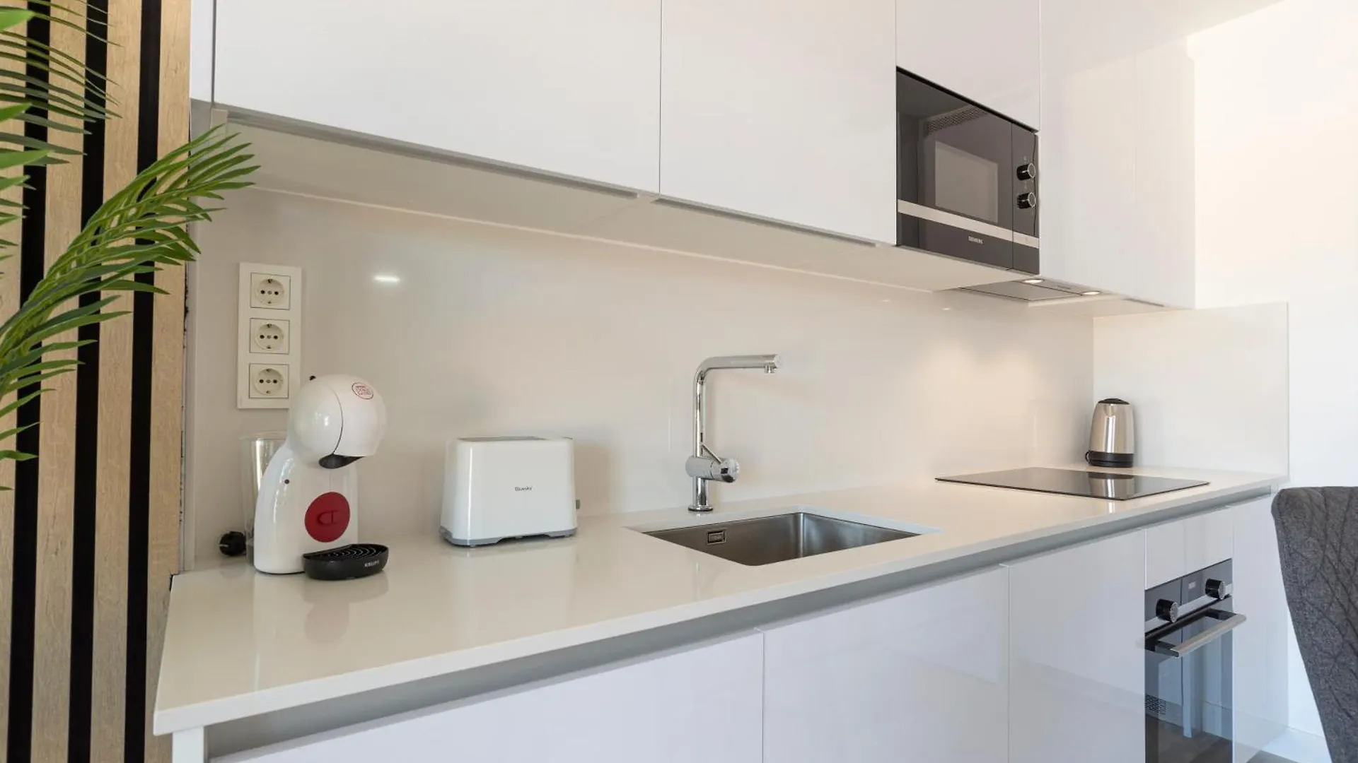 Skyline Rooftop Pool & Coworking By Ele Apartments Malaga