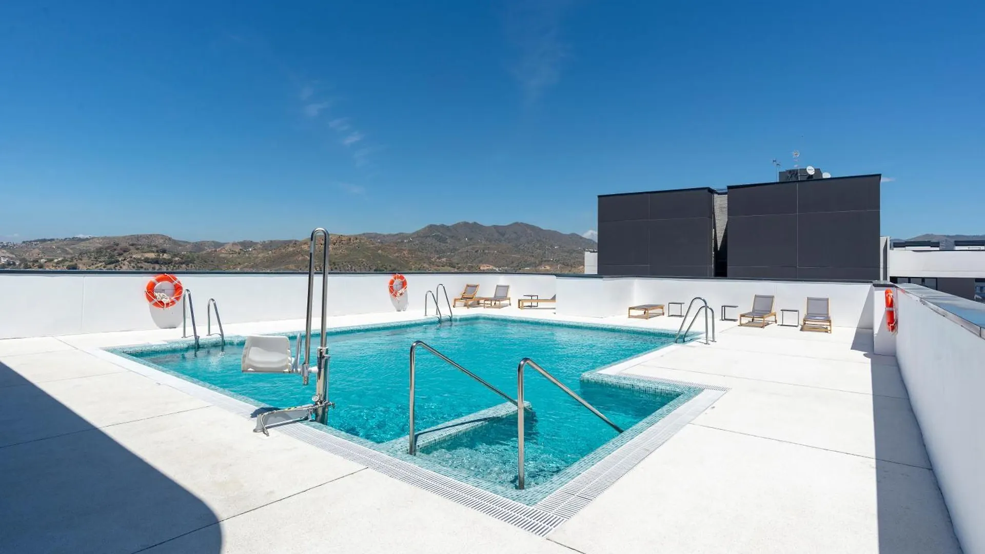 Skyline Rooftop Pool & Coworking By Ele Apartments Malaga