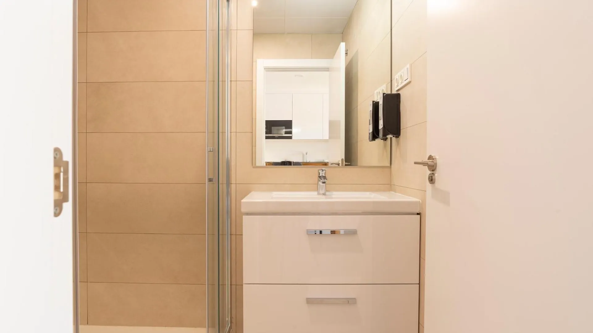 Skyline Rooftop Pool & Coworking By Ele Apartments 马拉加