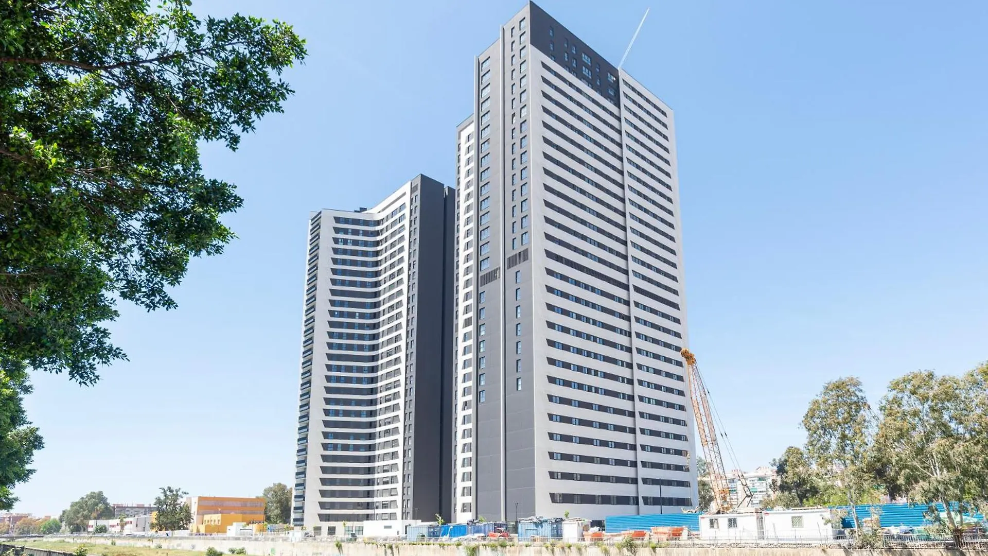 Skyline Rooftop Pool & Coworking By Ele Apartments 马拉加