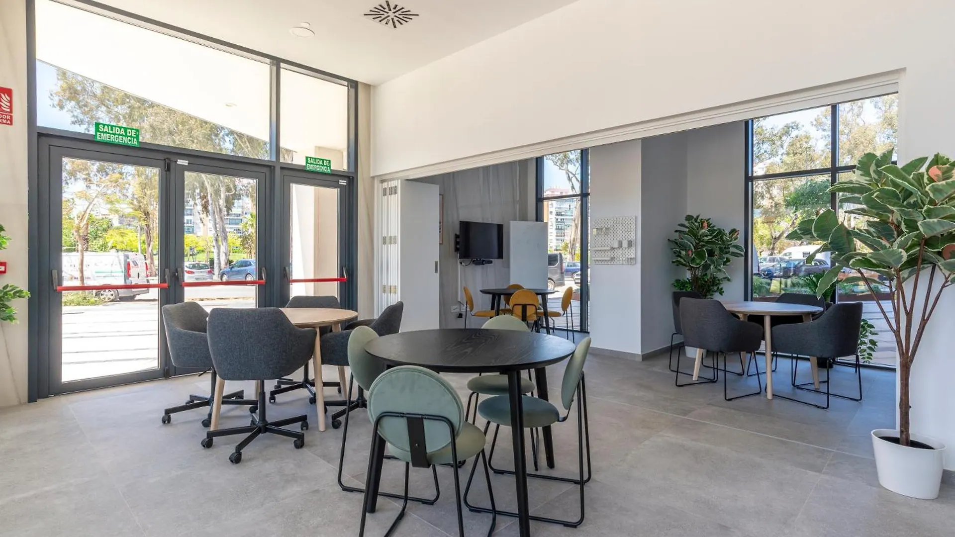 Skyline Rooftop Pool & Coworking By Ele Apartments Malaga