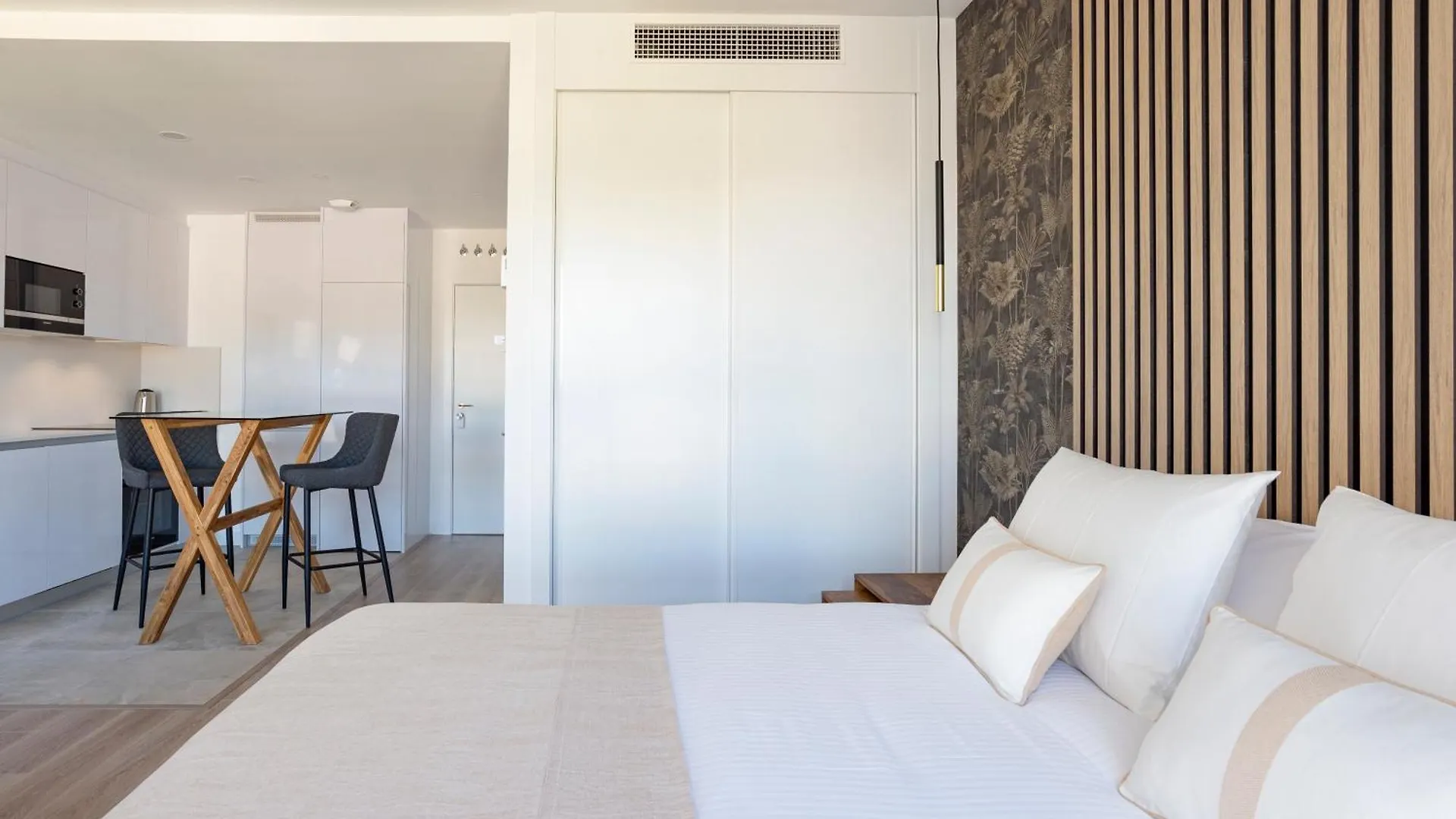 Skyline Rooftop Pool & Coworking By Ele Apartments Malaga