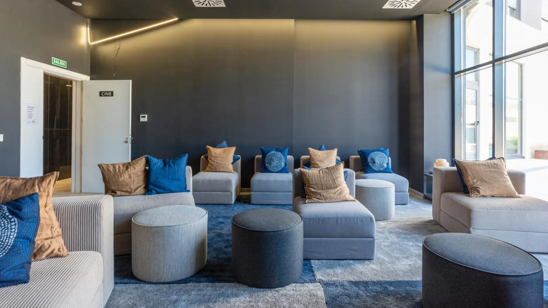 Skyline Rooftop Pool & Coworking By Ele Apartments 马拉加