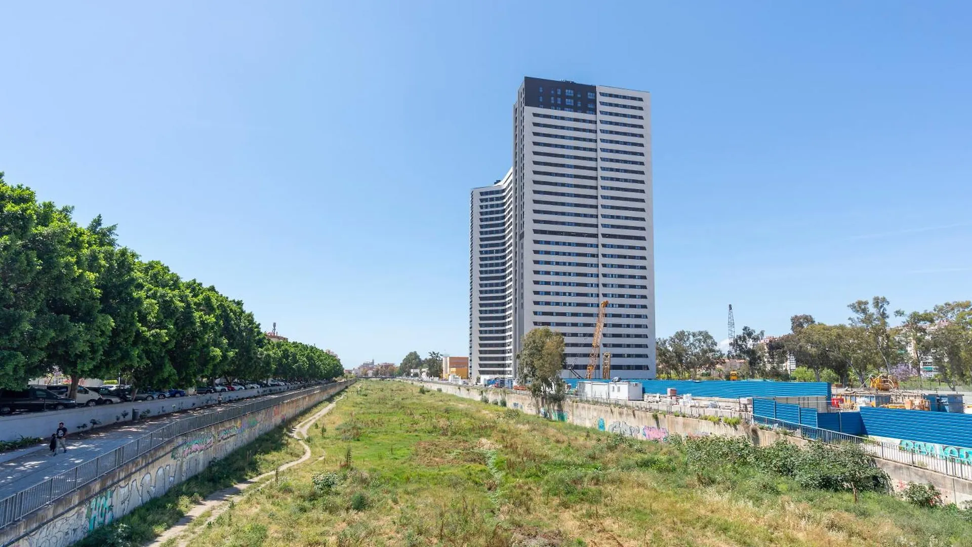 Skyline Rooftop Pool & Coworking By Ele Apartments Malaga