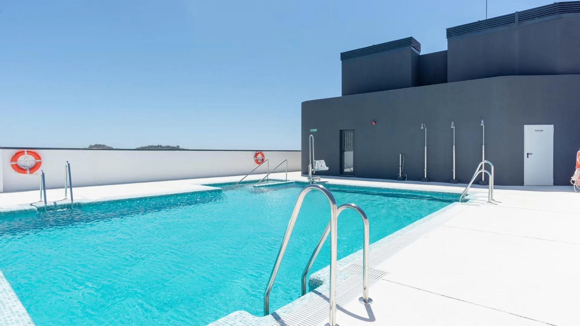 Skyline Rooftop Pool & Coworking By Ele Apartments Malaga