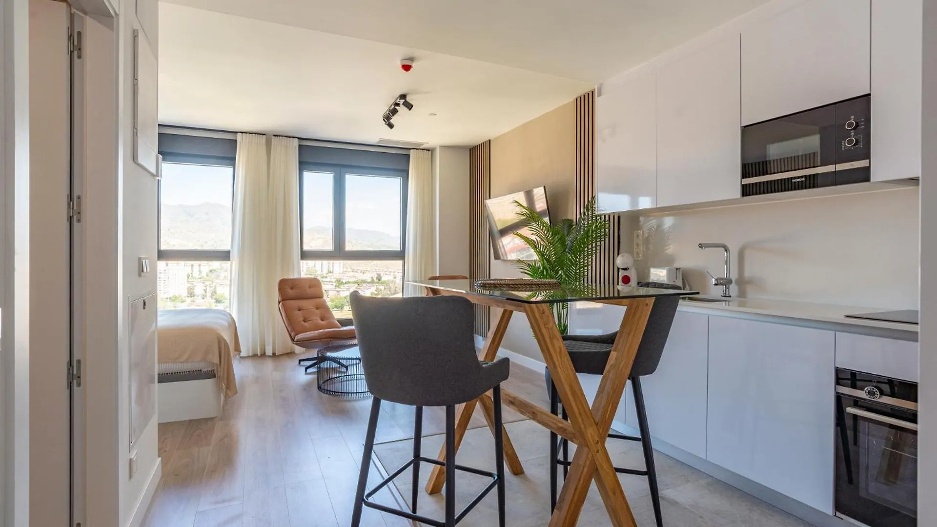 Skyline Rooftop Pool & Coworking By Ele Apartments Malaga
