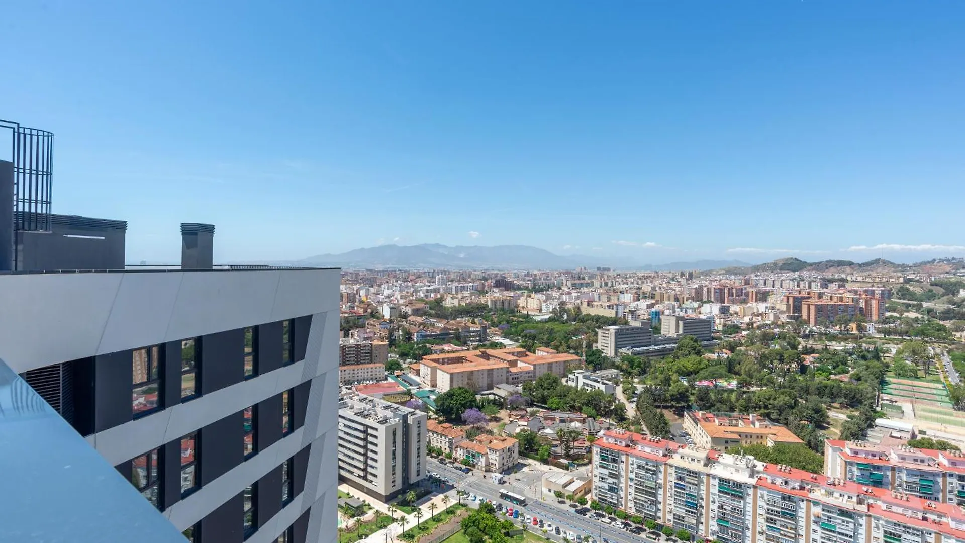 Skyline Rooftop Pool & Coworking By Ele Apartments Malaga