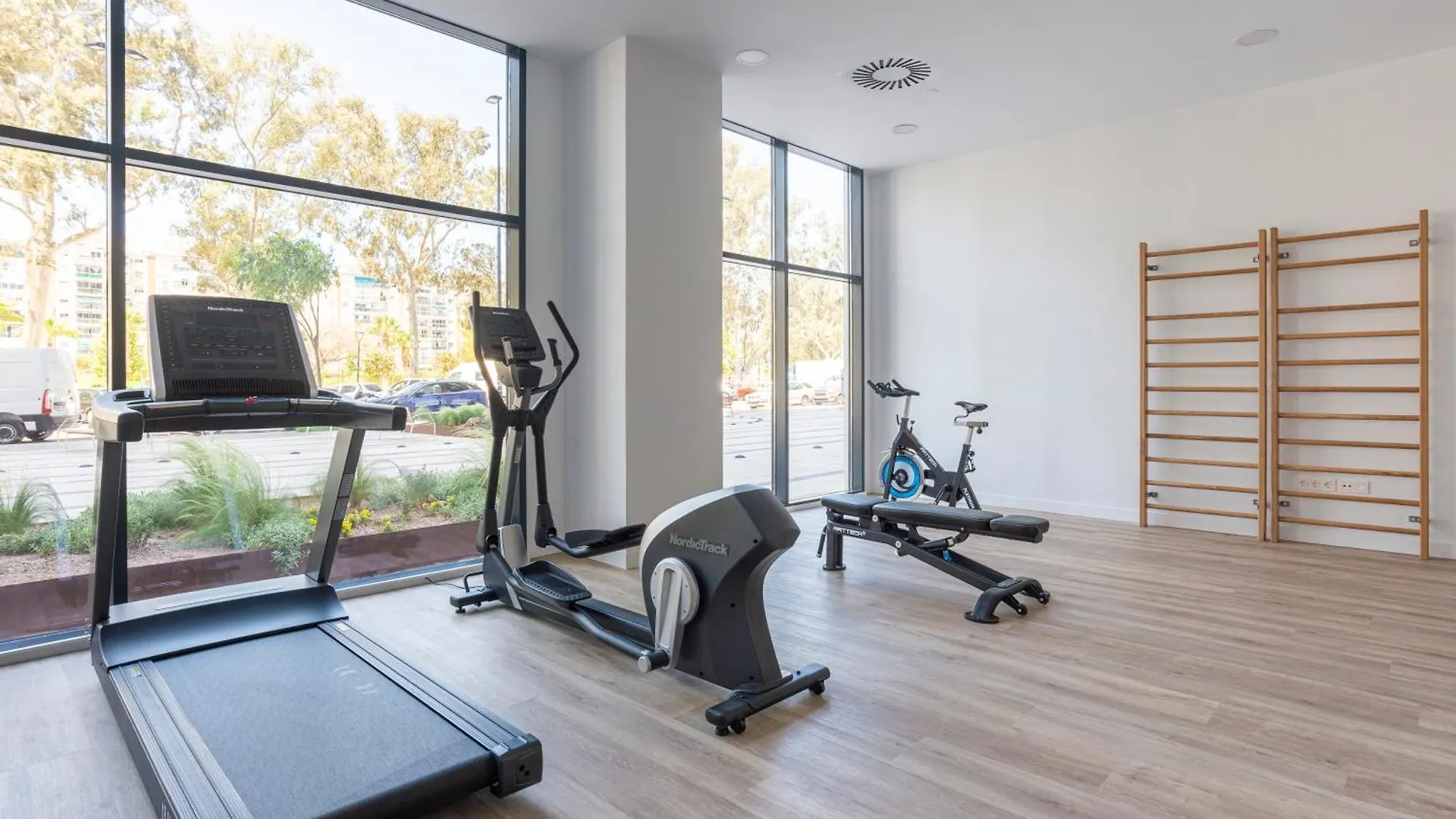 Skyline Rooftop Pool & Coworking By Ele Apartments Málaga